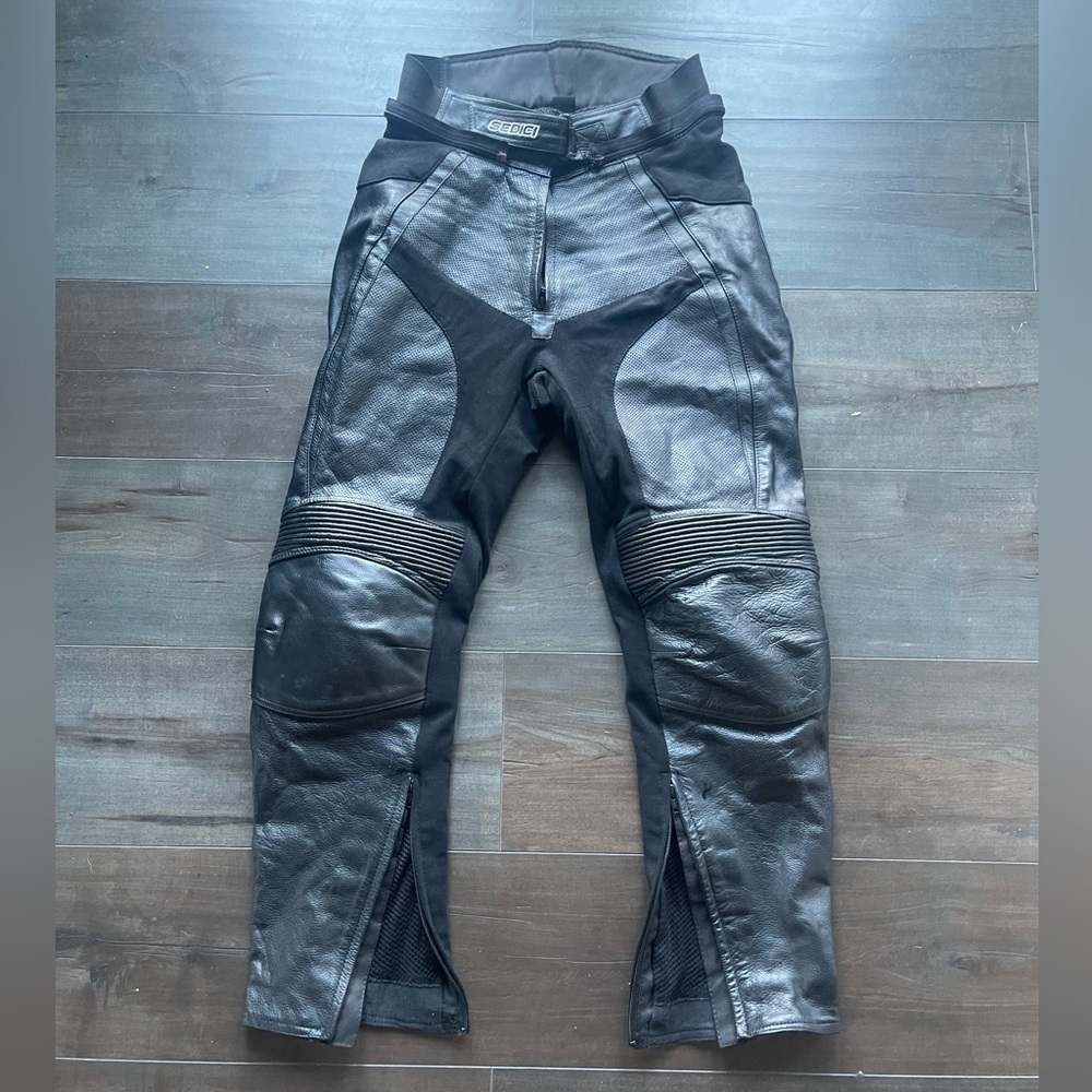 Selling Sedici Monza black leather designer pants. Can fit medium or large.